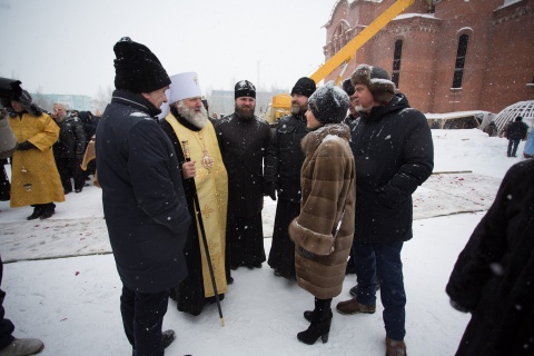 В Сургуте установили первый купол в строящемся Свято-Троицком кафедральном соборе