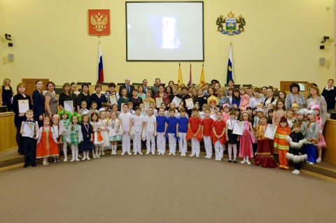 В Тюменской областной Думе поздравили талантливых детей со всего тюменского региона