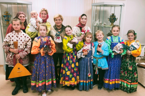Инна Лосева посетила детскую студию русского фольклора и этнографии «Светелка»