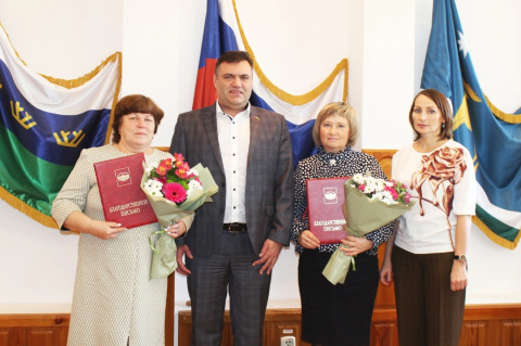 Александр Чепик вручил награды Тюменской областной думы