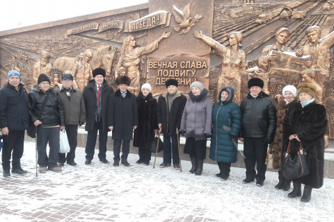 Тамара Казанцева приняла участие в открытии памятника, посвящённого подвигу деревни в годы Великой Отечественной войны
