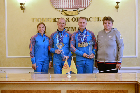 Ветераны биатлона поблагодарили Владимира Пискайкина за многолетнюю помощь и поддержку
