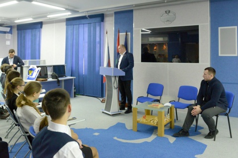 Артем Зайцев пообщался со школьниками в рамках проекта «Открытая Дума»