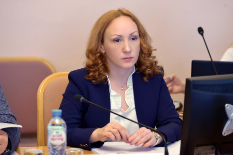 Елена Кашкарова: социальную доплату к пенсии в связи с потерей кормильца необходимо сохранить несовершеннолетним при трудоустройстве