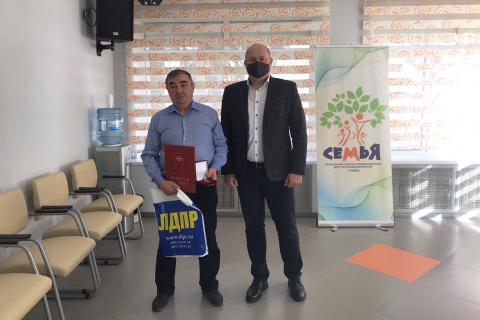 Артем Зайцев поблагодарил сотрудников центра «Семья» за их труд