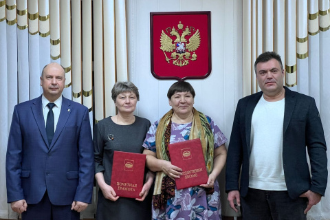 Александр Чепик вручил награды выдающимся людям Абатского района