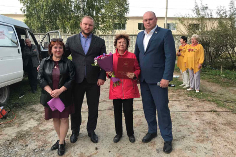 Артем Зайцев отметил заслуги фельдшера из Нижнетавдинского района