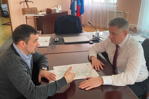 Денис Ващенко обсудил с главой Уренгоя планы развития поселка