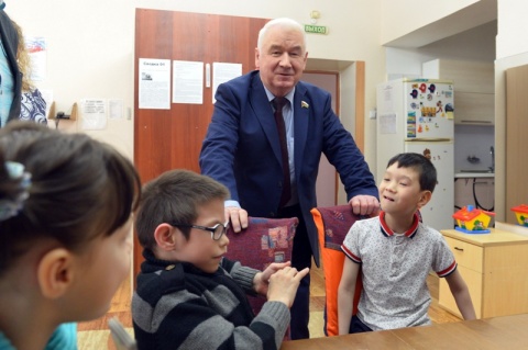 Сергей Корепанов посетил детский дом «Сияние Севера»