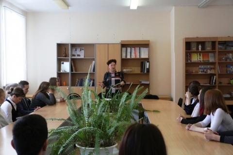Тамара Казанцева провела парламентский урок в тобольской школе №14