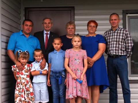 Многодетная семья из Казанского района празднует новоселье 