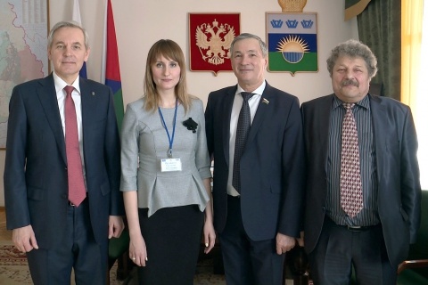 Андрей Артюхов и Фуат Сайфитдинов обсудили с автором учебника по шахматам перспективы развития интеллектуальной игры в регионе