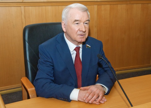 Сергей Корепанов работает в своем избирательном округе