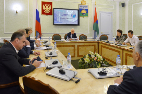 Сергей Корепанов провёл совещание с депутатами и заседание Совета Думы