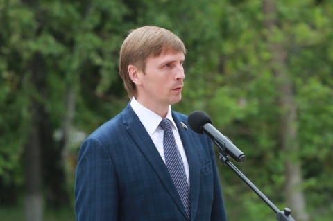 Дмитрий Новицкий поздравил сотрудников Госавтоинспекции с праздником