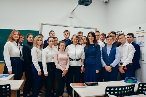 Ольга Швецова провела парламентский урок для старшеклассников