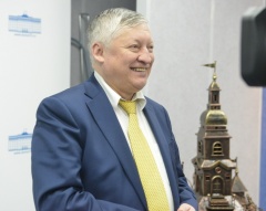 Анатолий Карпов обсуждает в Тюмени проект «Шахматы в школы и детские сады»