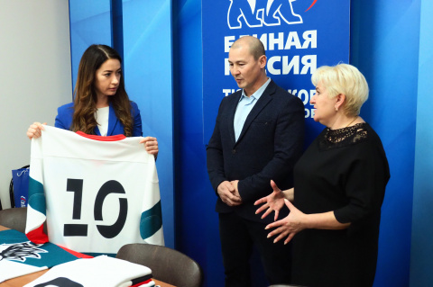 Ольга Швецова оказала помощь в приобретении хоккейной формы 