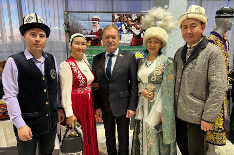 Владимир Нефедьев поздравил представителей диаспор с весенним  праздником Навруз