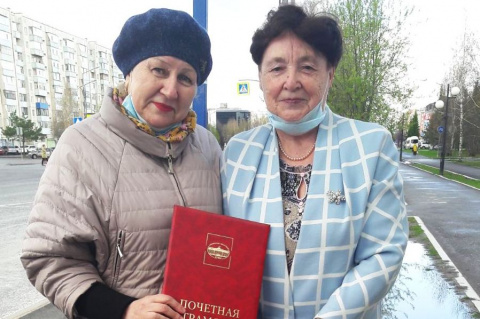 Тамара Казанцева вручила награды Тюменской областной Думы тобольским педагогам