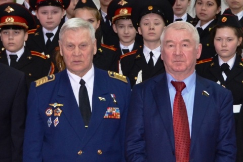 Сергей Корепанов поздравил Владимира Шарпатова с Днём Героев Отечества 