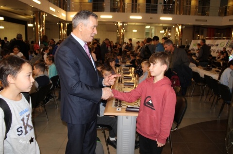 Фуат Сайфитдинов: депутаты регулярно помогают в организации шахматных праздников