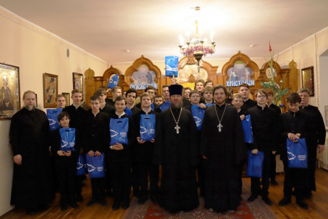 Учащиеся Тюменского духовного училища получили подарки от Ольги Швецовой 