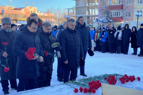 Владимир Ермолаев принял участие в возложении цветов