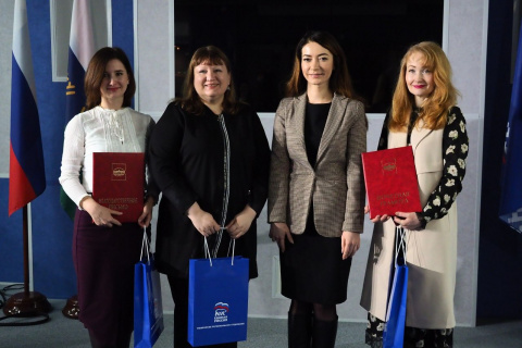 Ольга Швецова вручила почетные награды Тюменской областной Думы активным тюменцам 