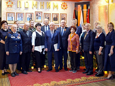 Сергей Корепанов поздравил представителей областного Совета ветеранов
