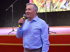 Фуат Сайфитдинов пообщался с участниками конкурса «Супердачница».