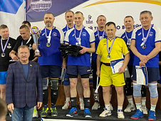 В Нягани ветераны волейбола состязались за «Кубок Нефедьева»