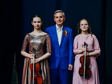 Андрей Артюхов поздравил и наградил победителей III областного конкурса «Солист оркестра»