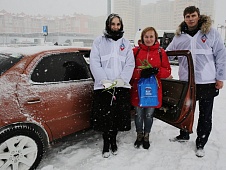Дмитрий Новицкий поздравил участниц дорожного движения с Международным женским днем