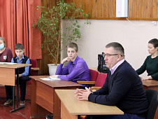 Юрий Баранчук способствует благоустройству территории тюменской школы №37