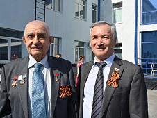 Депутаты облдумы поздравили ветеранов накануне Дня Победы