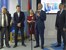 Андрей Артюхов наградил участников шахматного турнира, посвященного 25-летию областной Думы