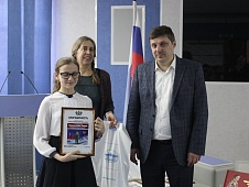 Иван Левченко наградил участников конкурса детского рисунка «Наша Армия всех сильней»