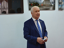 Сергей Корепанов открыл в областной Думе фотовыставку, посвящённую  435-й годовщине основания города Тюмени
