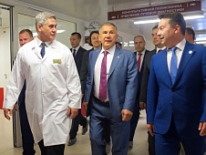 Альберт Суфианов провел для президента Татарстана и гостей экскурсию по Федеральному центру нейрохирургии в Тюмени 