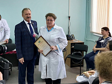 Владимир Нефедьев поздравил коллектив Няганской городской поликлиники с 15-летием медицинского учреждения