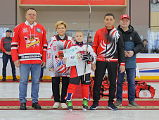Инна Лосева посетила VIII открытый турнир по хоккею имени А.В. Корунова в Лангепасе 