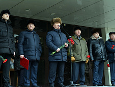 Сергей Корепанов принял участие в митинге в память о легендарном нефтегазостроителе Алексее Барсукове