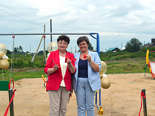 Тамара Казанцева открыла детские игровые площадки в Абатском районе