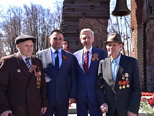 Андрей Артюхов принял участие в торжественном митинге, посвященном ветеранам-железнодорожникам