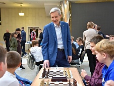 Андрей Артюхов посетил шахматные соревнования «Белая Ладья»