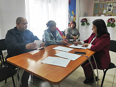 Регина Юхневич провела встречи с жителями поселков Новотарманский и Московский