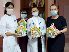 Николай Токарчук оказывает поддержку врачам и пациентам детского отделения тюменского наркологического диспансера
