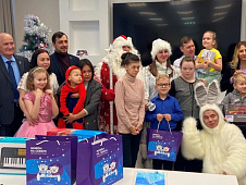 Денис Ващенко исполнил желания пятерых юных таркосалинцев в рамках благотворительной акции «Елка Заботы»