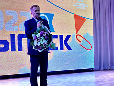 Владимир Нефедьев принял участие во вручении дипломов выпускникам Няганского технологического колледжа